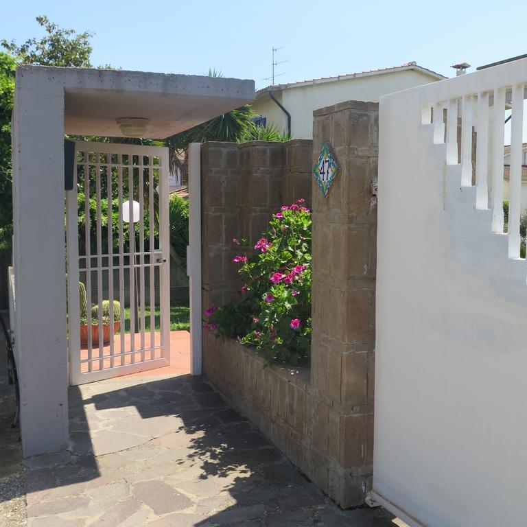 Acquamarina Hotel Чивитавекия Екстериор снимка